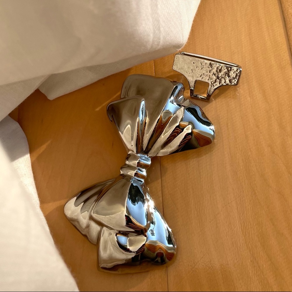 Silver Bow Belt Buckle Accessory